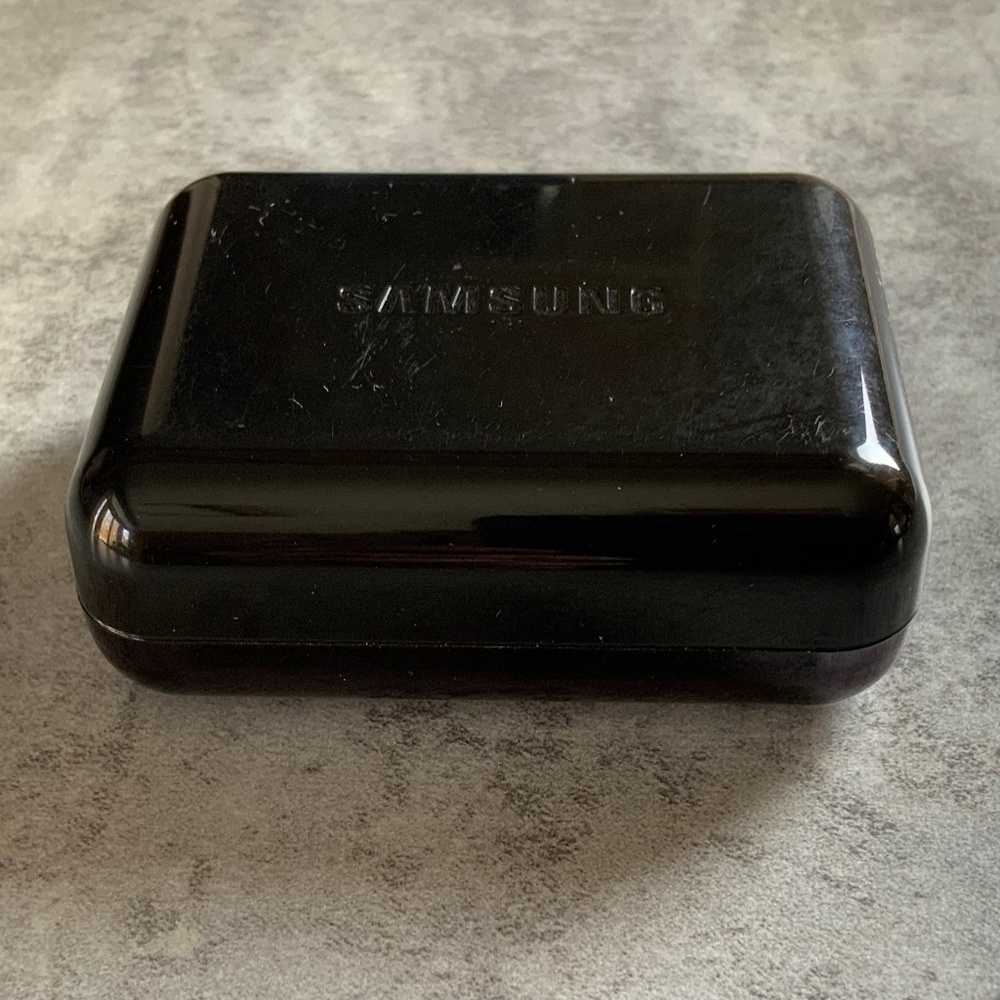 Samsung USB Connector, Ear Bud Covers and carrying Case - Picture 7 of 7